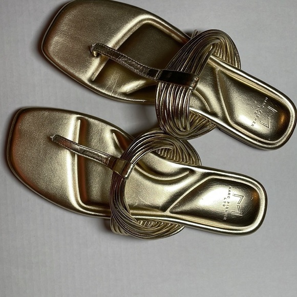 MARC FISHER LTD Tanya Gold Thong Slide Sandals Cushion Sole Flats Flip Flop 7.5 - Picture 12 of 12